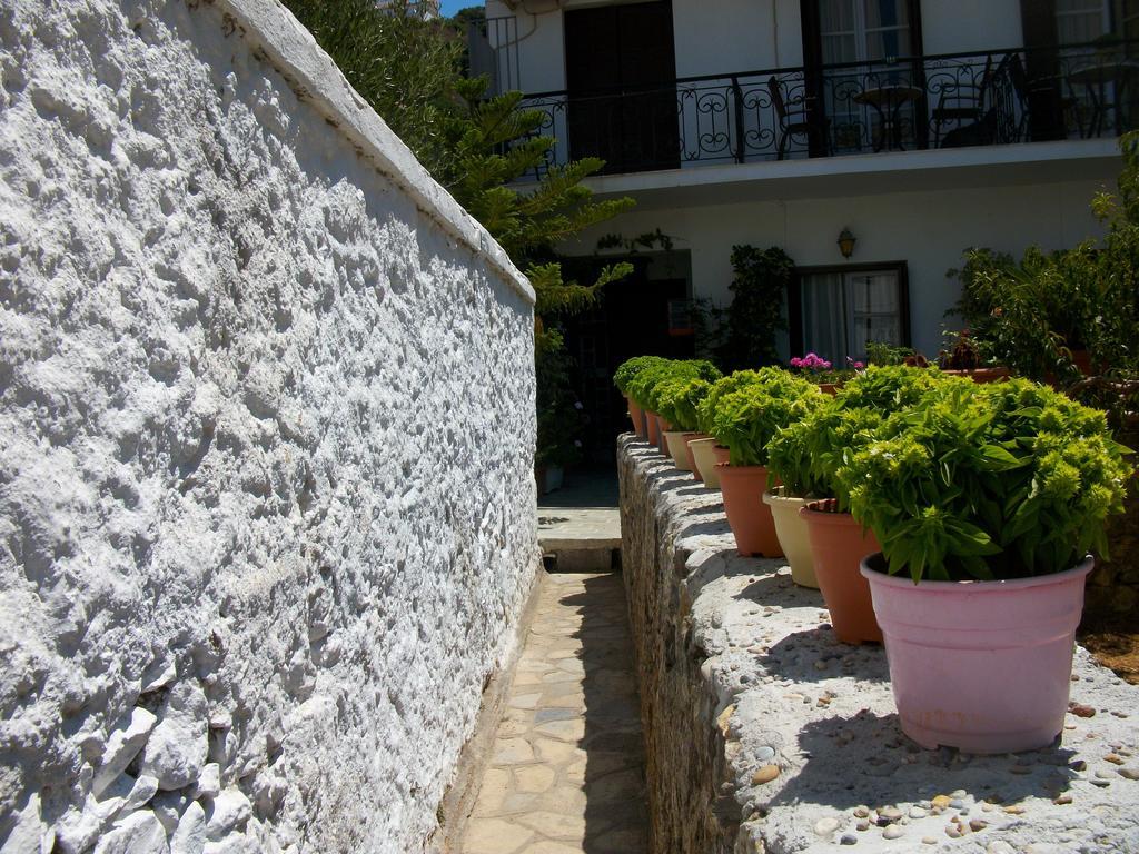 Jasmine'S Guest House Karlovassi Room photo